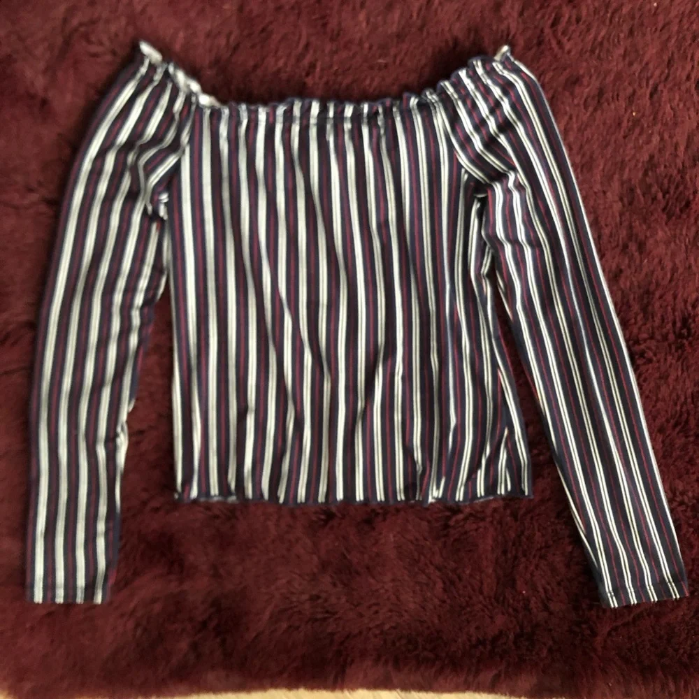 Ruffle Top - Picture 3 of 4